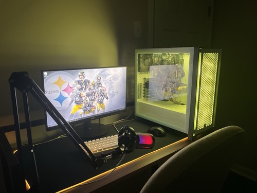 Custom gaming service - -,